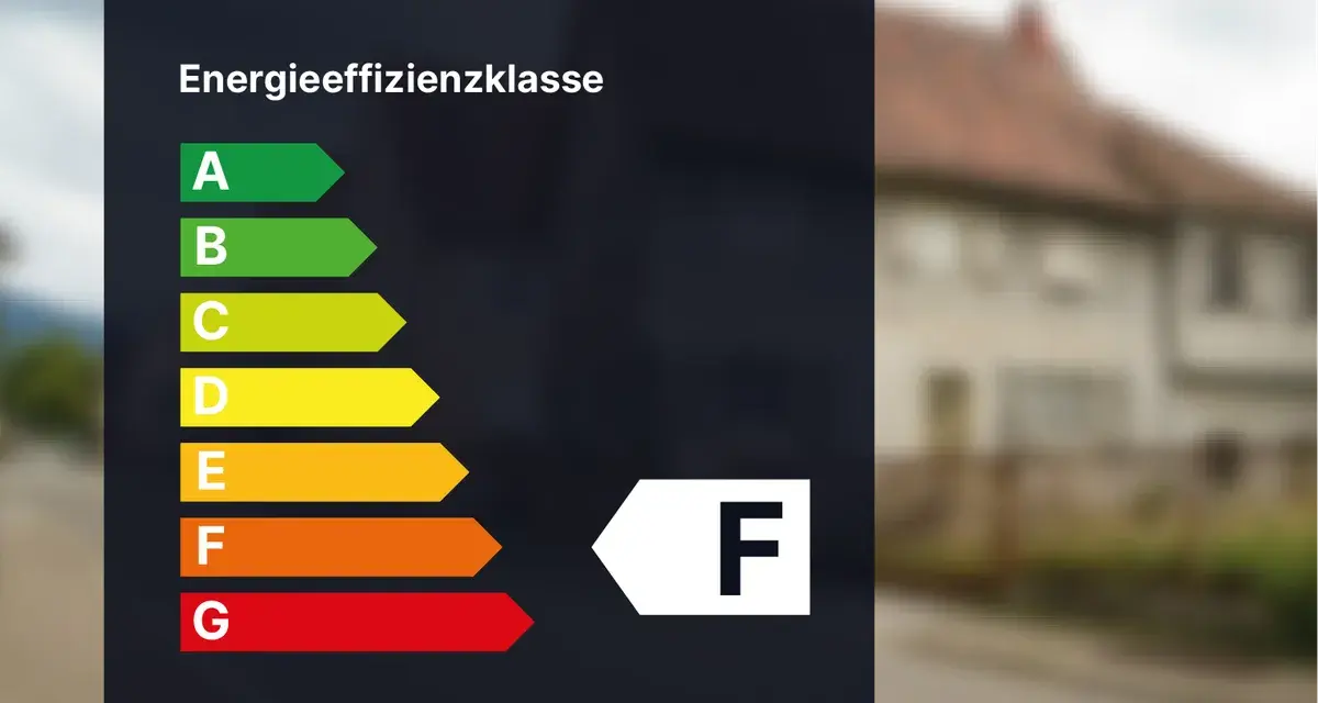 Energieausweis f. Haus: Die Energieeffizienzklasse F wird angezeigt, was auf einen hohen Energieverbrauch hindeutet.