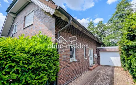 Ziegelhaus mit Garage und gepflegtem Vorgarten. Ideal für einen hausverkauf privat an privat.