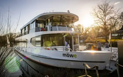 Modernes Schiff "Möwe" am Halterner See. Informieren Sie sich über Schifffahrt Haltern am See Preise für unvergessliche Erlebnisse.