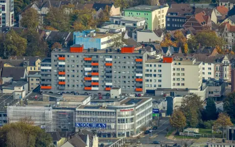 Blick über Herne mit Wohnblöcken und Geschäften. Der Mietspiegel Herne könnte hier eine Rolle spielen.