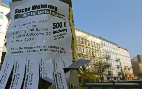 Wohnungsgesuch mit Belohnung. Achtung: Mietbetrug durch Vermieter möglich, wenn Angebote zu gut klingen. Hier: 500€ für erfolgreiche Vermittlung.