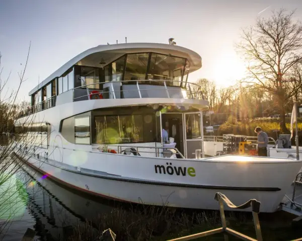 Modernes Schiff "Möwe" am Halterner See. Informieren Sie sich über Schifffahrt Haltern am See Preise für unvergessliche Erlebnisse.
