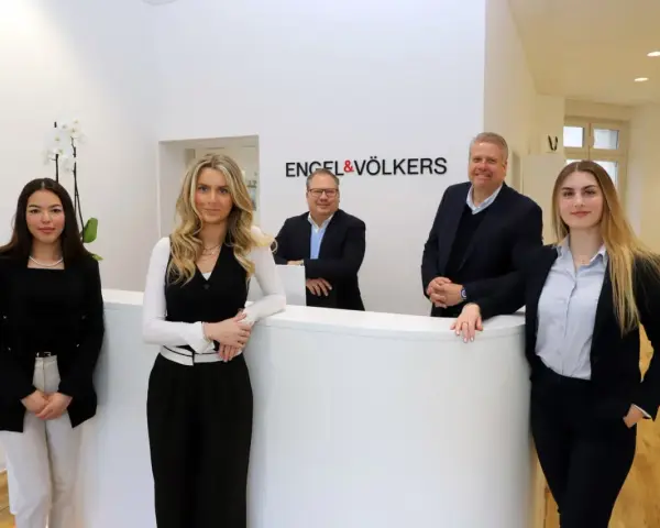 Engel & Völkers Team in Remscheid: Vier Profis beraten zu Immobilienpreisen.