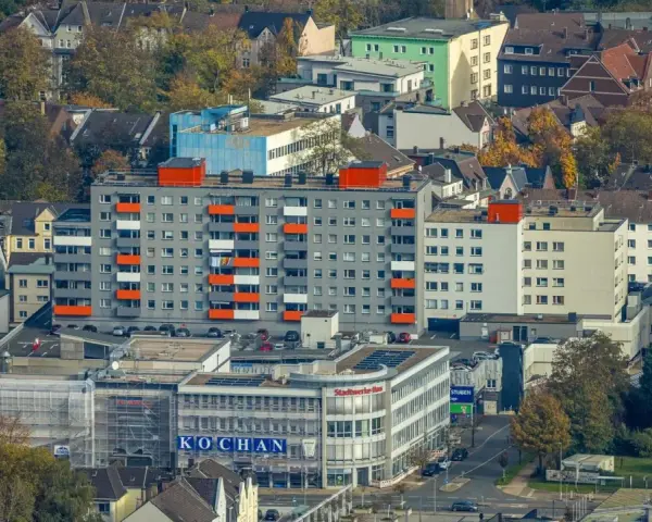 Blick über Herne mit Wohnblöcken und Geschäften. Der Mietspiegel Herne könnte hier eine Rolle spielen.