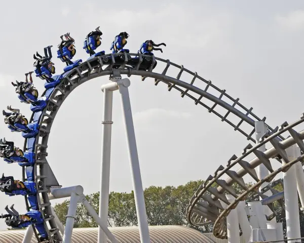Achtung, Adrenalin pur! Auf dieser Achterbahn in Bottrop erleben Besucher Nervenkitzel. Was kann man in Bottrop machen? Hier gibt's Action!