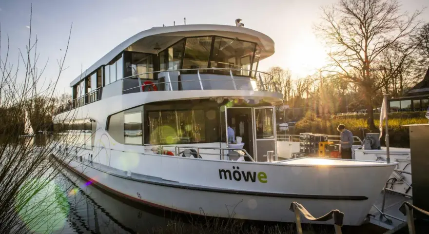 Modernes Schiff "Möwe" am Halterner See. Informieren Sie sich über Schifffahrt Haltern am See Preise für unvergessliche Erlebnisse.