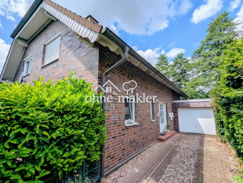 Ziegelhaus mit Garage und gepflegtem Vorgarten. Ideal für einen hausverkauf privat an privat.